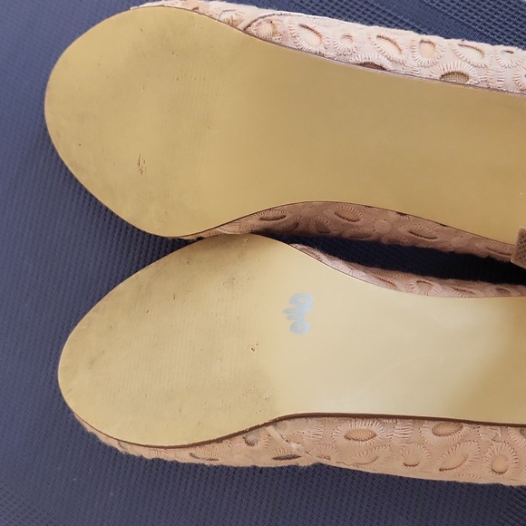 MPO peep toe pumps. - Picture 8 of 10